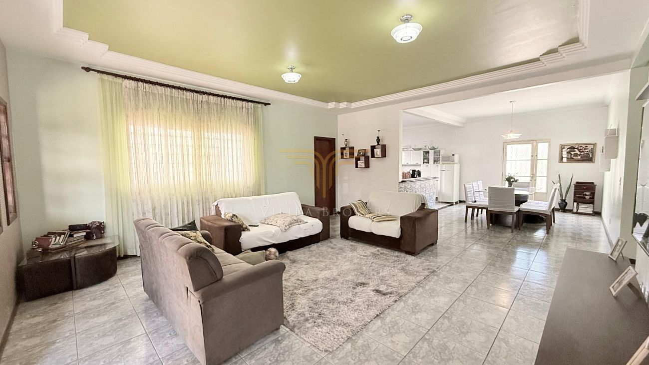 Casa Térrea com 3 Quartos e Barraco no Fundo – 800m² em Condomínio Fechado na Rua 08 de Vicente Pires